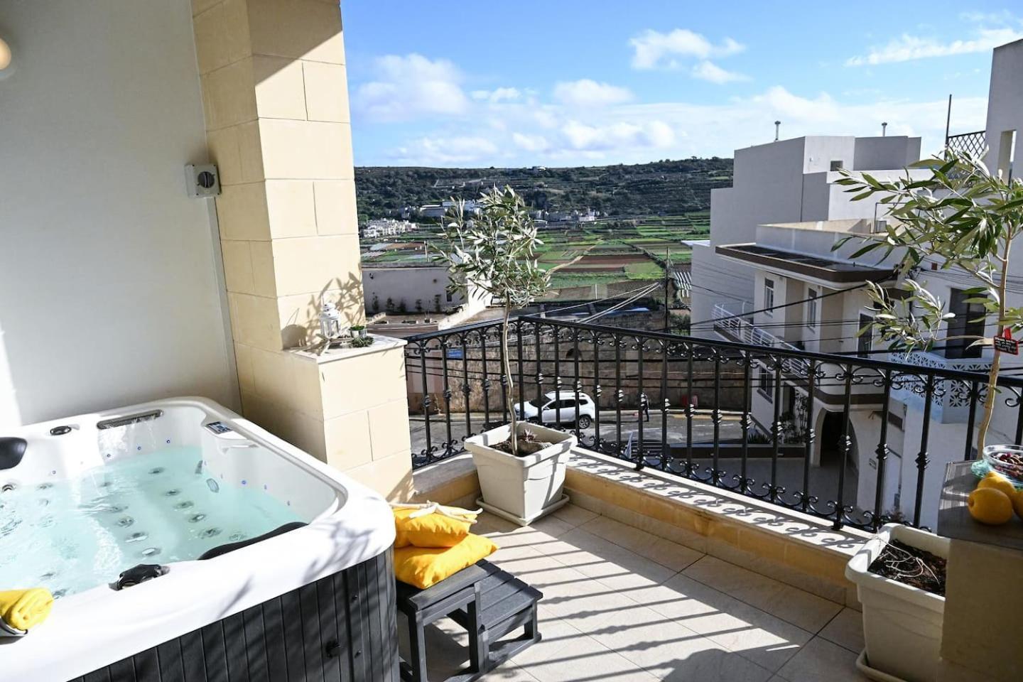 Fl 3 Ta'Lonza Luxury With Hot Tub By Homely Mellieħa Exterior foto