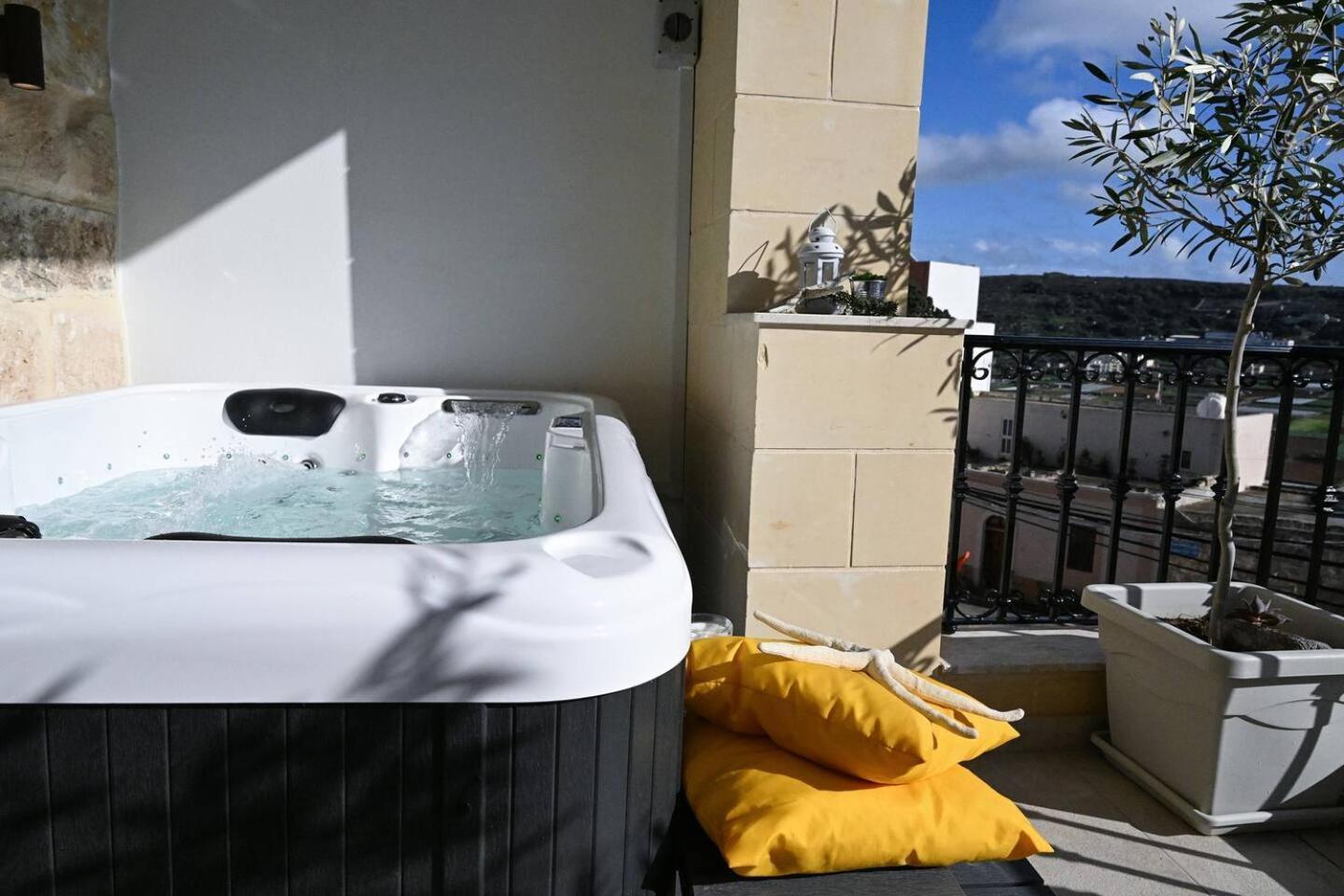 Fl 3 Ta'Lonza Luxury With Hot Tub By Homely Mellieħa Exterior foto