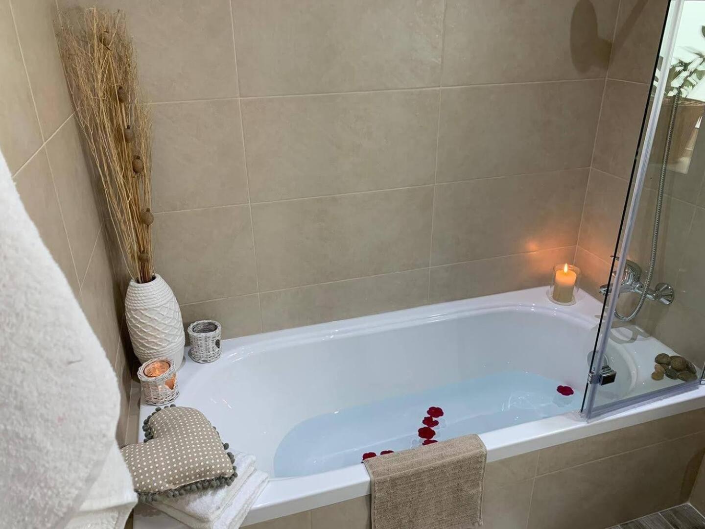 Fl 3 Ta'Lonza Luxury With Hot Tub By Homely Mellieħa Exterior foto