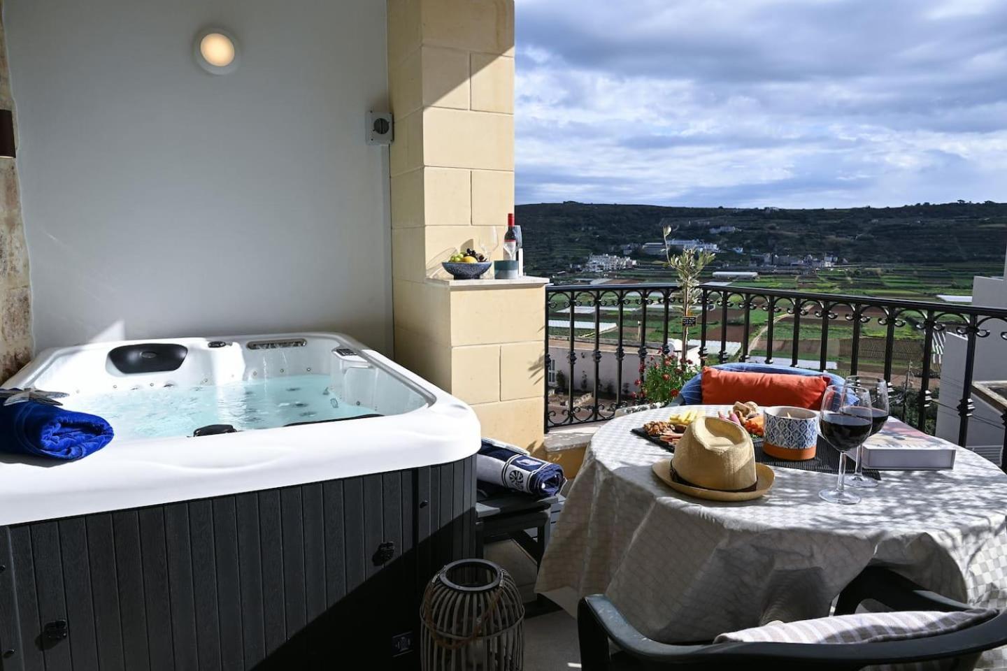 Fl 3 Ta'Lonza Luxury With Hot Tub By Homely Mellieħa Exterior foto