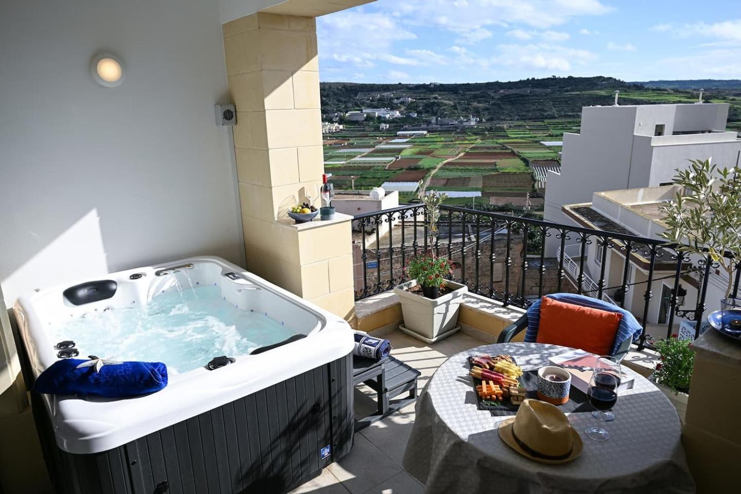 Fl 3 Ta'Lonza Luxury With Hot Tub By Homely Mellieħa Exterior foto