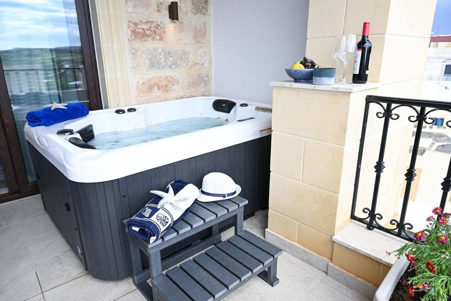 Fl 3 Ta'Lonza Luxury With Hot Tub By Homely Mellieħa Exterior foto