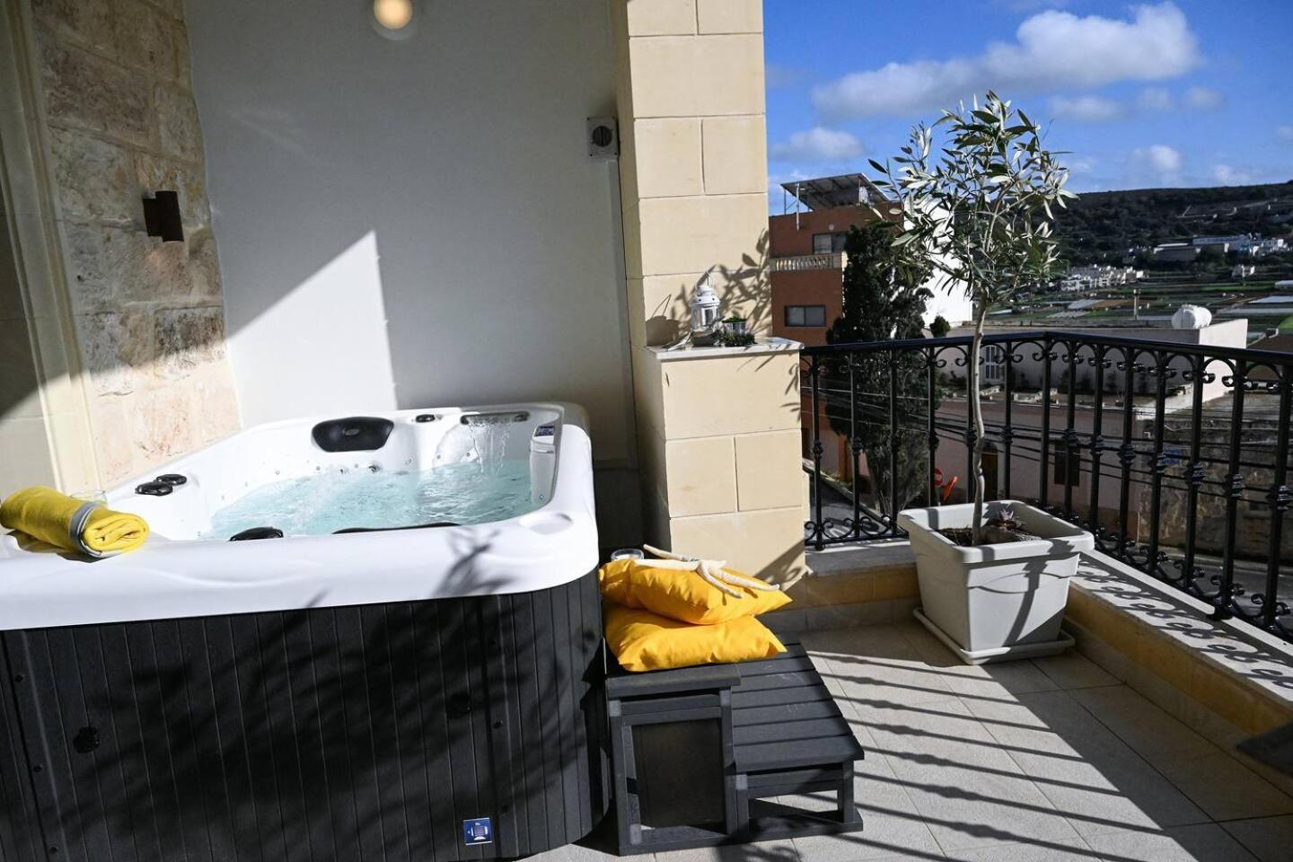 Ta'Lonza Luxury Near Goldenbay With Hot Tub App3 Apartment Mellieħa Exterior foto