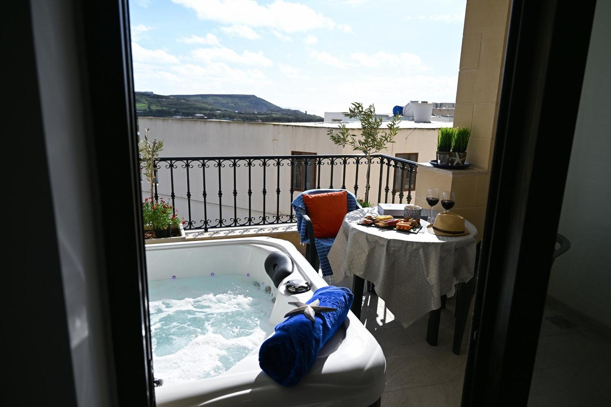 Fl 3 Ta'Lonza Luxury With Hot Tub By Homely Mellieħa Exterior foto