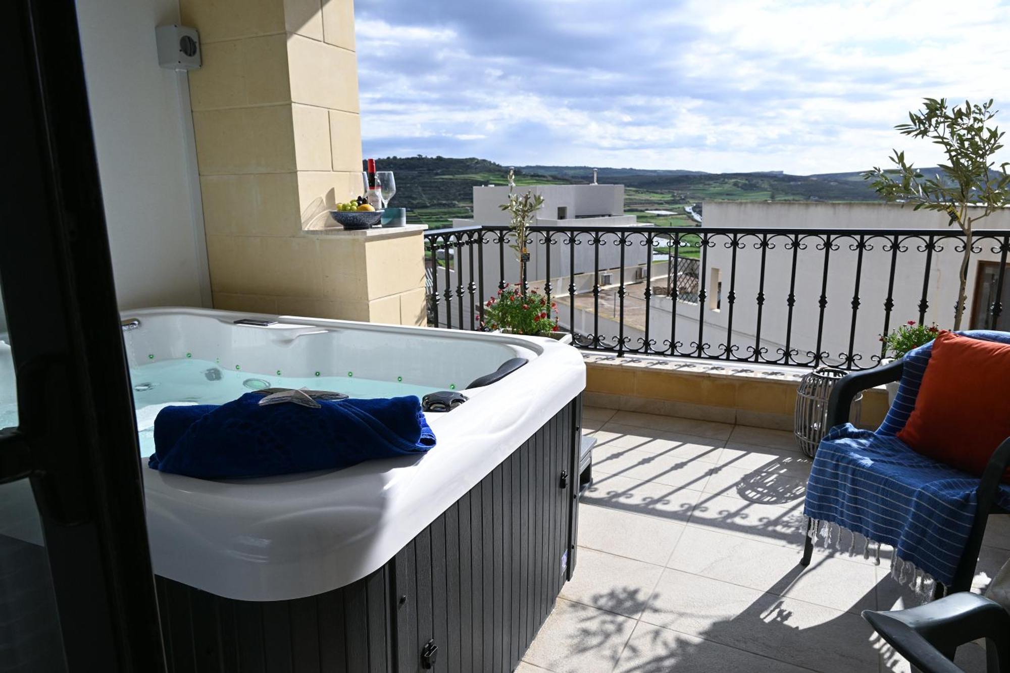 Fl 3 Ta'Lonza Luxury With Hot Tub By Homely Mellieħa Exterior foto